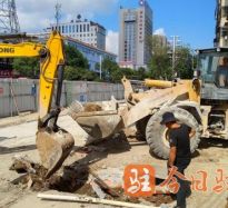 男生的鸡插入女生的逼里高温下的坚守｜道路建设者用汗水铺就畅通路